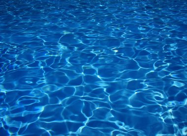 bir Yüzme Havuzu mavi su