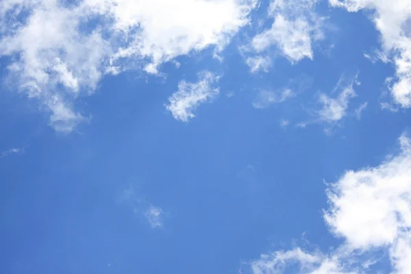 青い空に雲があって ストック写真