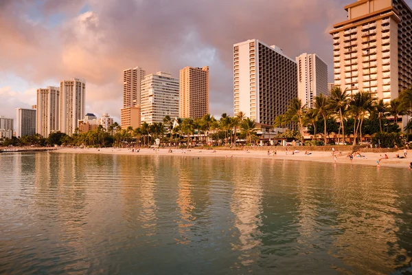 Waikiki bei Sonnenuntergang — Stockfoto