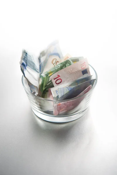 Euro bankovky v misce Stock Snímky