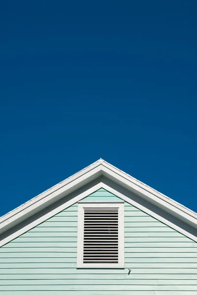 Symetrická střecha štítu — Stock fotografie