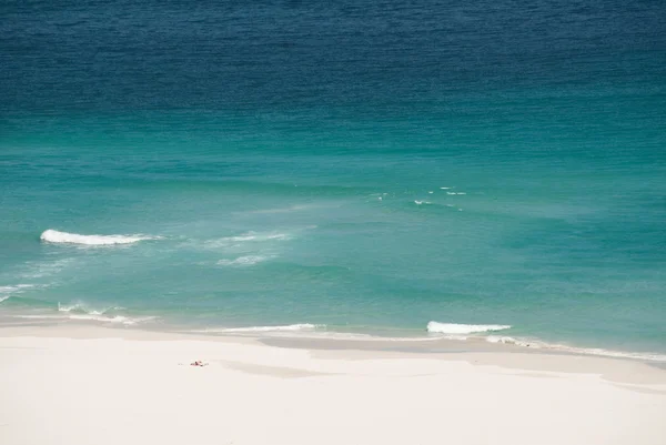 Rekreation på lonely beach — Stockfoto