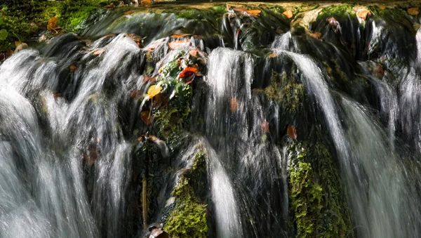 Waterval aan plitvicka jezera - nationaal park plitvice — Stockfoto