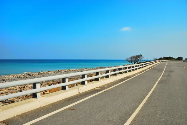 Estrada perto do oceano — Fotografia de Stock