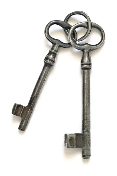 Alte Schlüssel auf einem alten Schlüsselbund - Stockfotografie