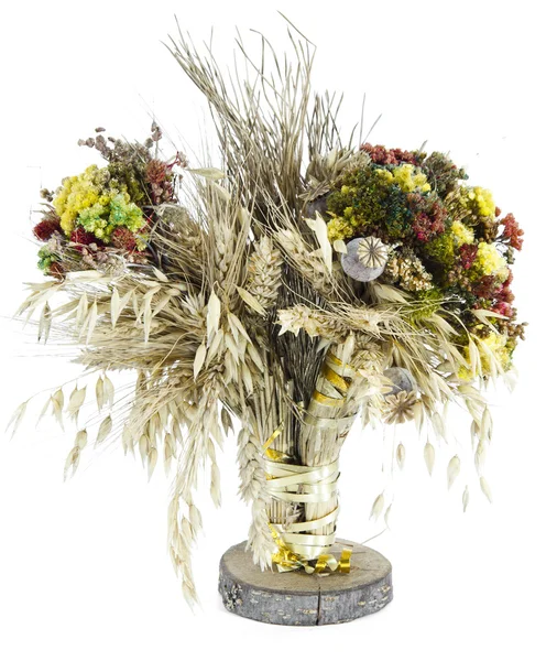 Een bouquet van veldbloemen en tarwe Rechtenvrije Stockafbeeldingen