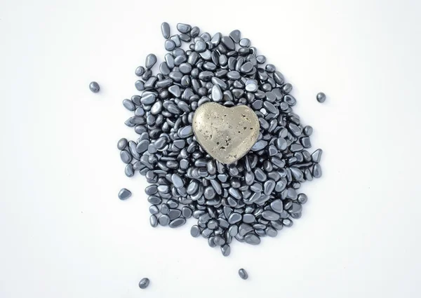 Fool's gold heart on hematite beads — Stock Photo, Image