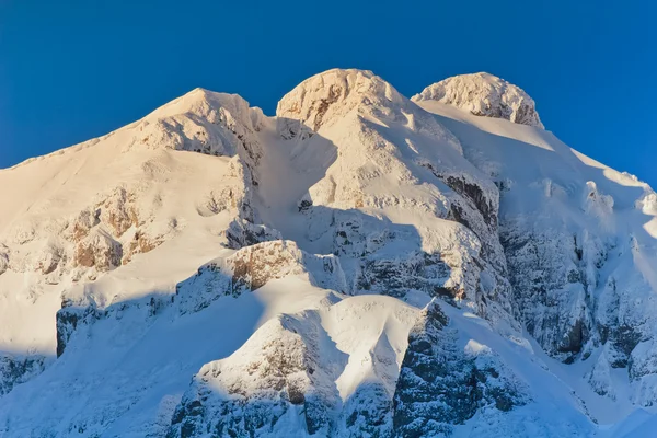 多雪的高山 — 图库照片