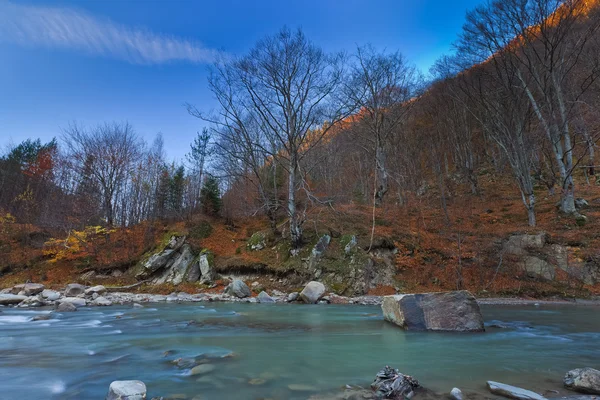 Rio das montanhas — Fotografia de Stock