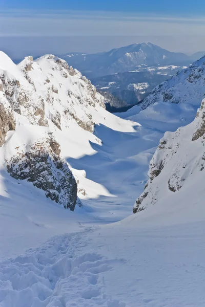 冬の山の谷 — ストック写真