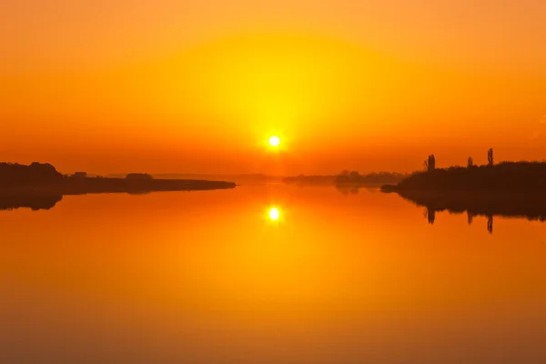 Sunrise lake — Stock Photo, Image