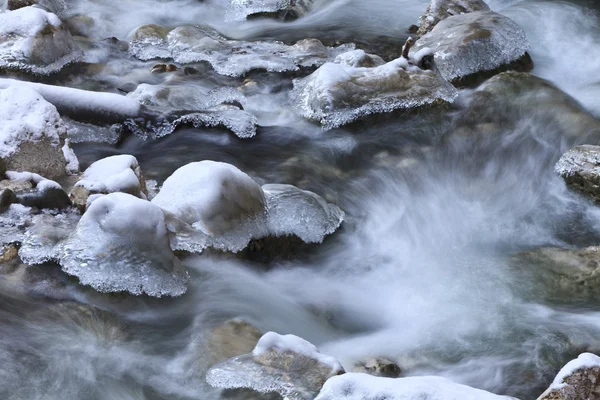 Zugefrorener Fluss — Stockfoto