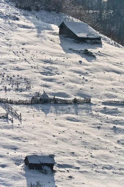 乡村房子在冬天 — 图库照片