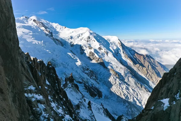 Mont Blanc - l 'Aiguille du Midi — стоковое фото
