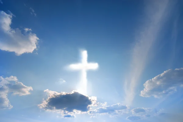 Хрест під небом — стокове фото