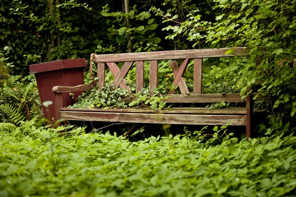 Alte banka Im garten