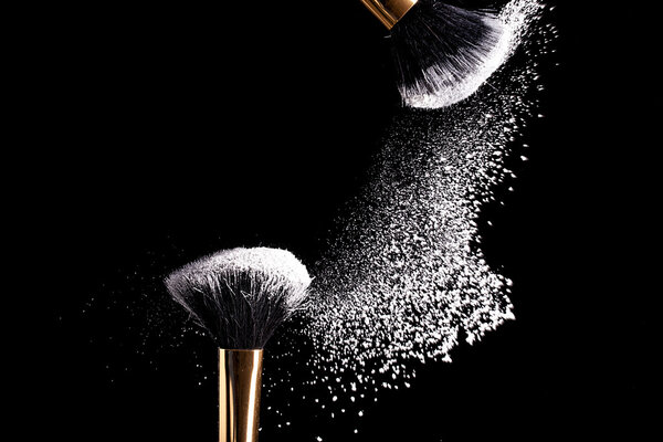 Pinsel puder manicure kosmetikerin make up schminken