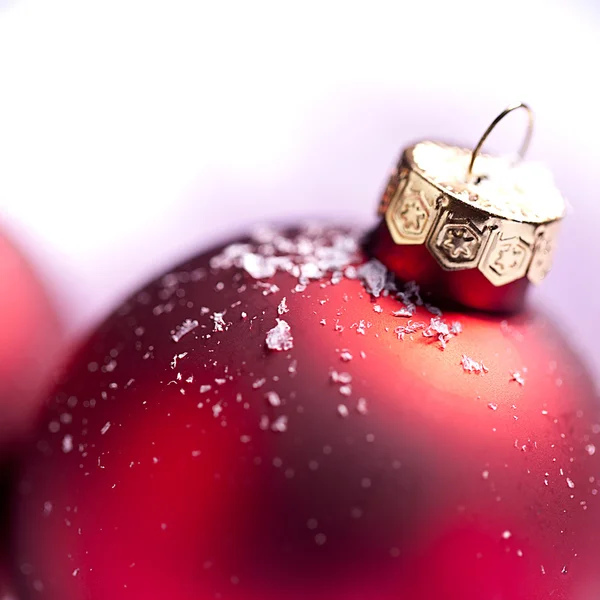 Weihnachten schnee eis bokeh vintern kugel weihnachtsbaum — Stockfoto