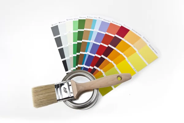 Farbe farbfächer pinsel farbtopf renovieren heimwerker baumarkt — Stock Photo, Image