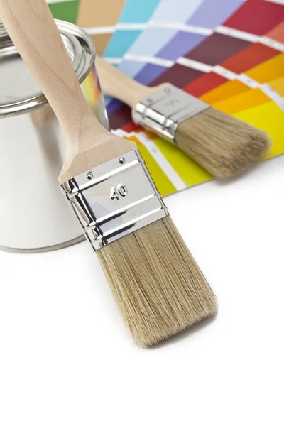 Farbe farbfächer pinsel farbtopf renovieren heimwerker baumarkt — ストック写真