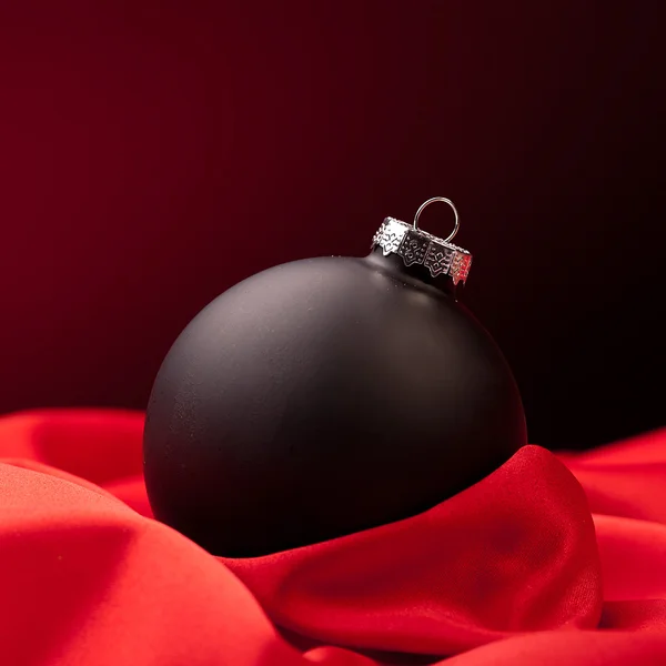 Weihnachten schnee eis seide tuch schwarz téli kugel weihnachtsbaum — Stock Fotó