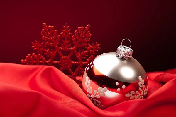 Vánoční schnee eis seide tuch přísný zimní kugel weihnachtsbaum — Stock fotografie