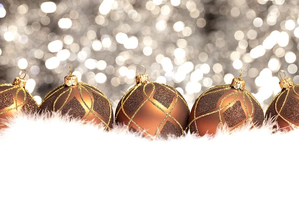 Weihnachten schnee eis gold braun winter kugel weihnachtsbaum — Stock Photo, Image