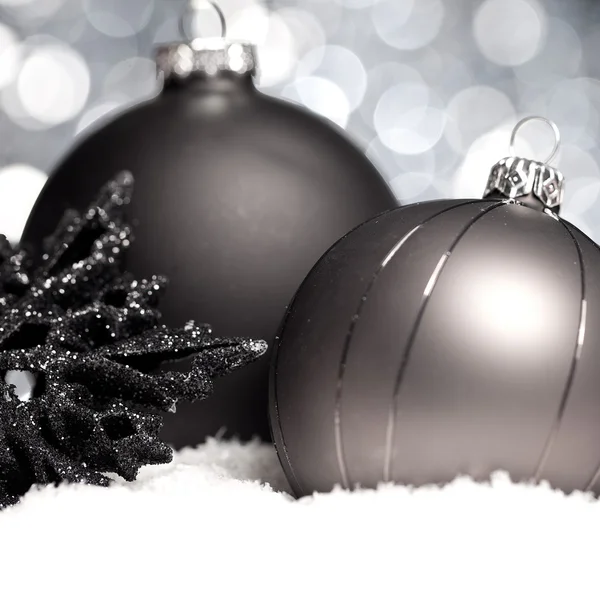 Weihnachten schnee eis stern schwarz winter kugel weihnachtsbaum — Stock Photo, Image