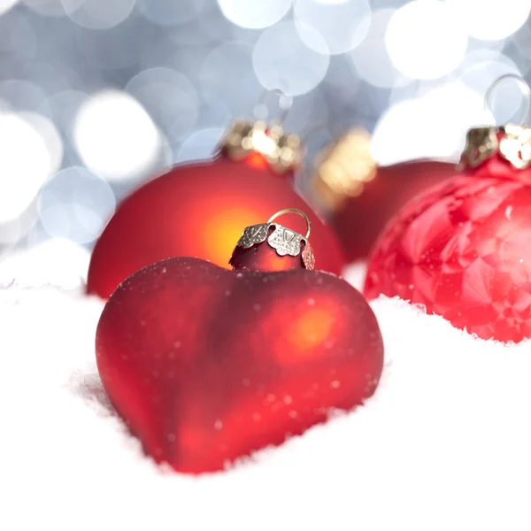 Bella schnee eis bokeh winter kugel herz weihnachtsbaum — Stockfoto
