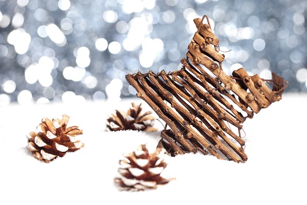 Weihnachten schnee eis stern tannenzapfen téli weihnachtsbaum — Stock Fotó