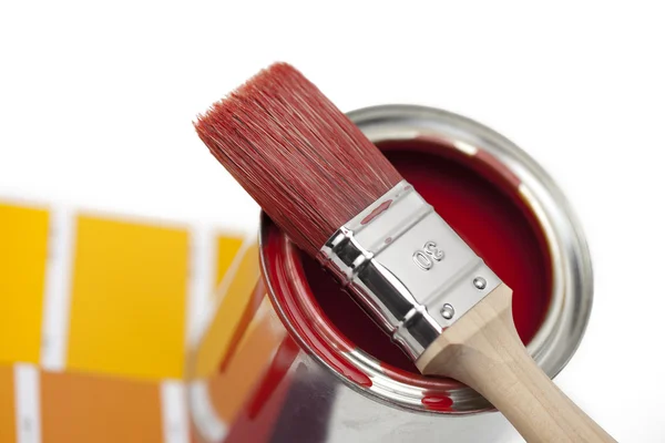 Farbe farbfächer pinsel farbtopf renovieren heimwerker baumarkt — Stockfoto