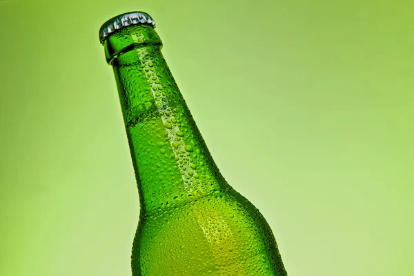 Bier flasche alkohol trinken wassertropfen getränk Kronkorken — Stok fotoğraf