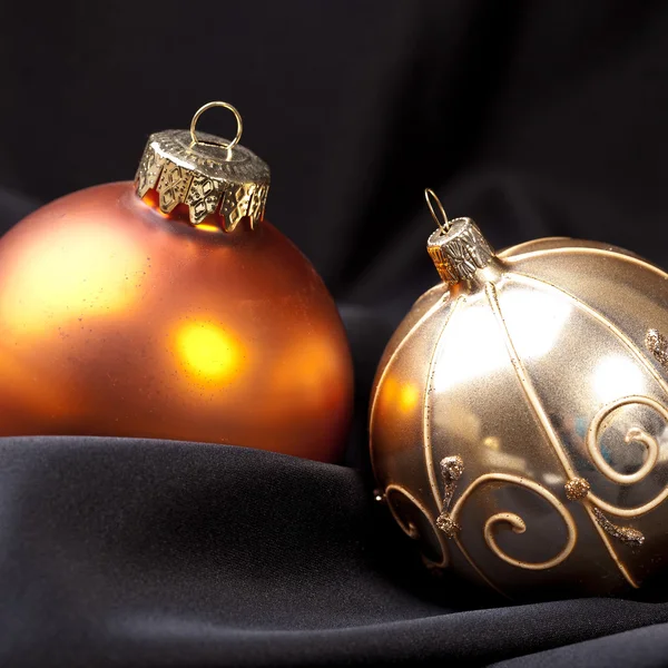 Weihnachten winter kugel weihnachtsbaum seide samt stoff goud — Stockfoto