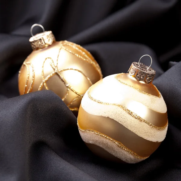 Weihnachten vintern kugel weihnachtsbaum seide samt stoff guld — Stock fotografie