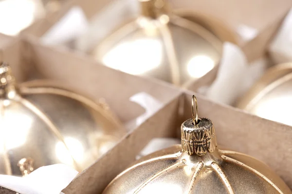 Weihnachten iarnă kugel weihnachtsbaum verpackung paket aur — Fotografie, imagine de stoc