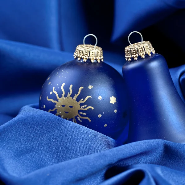 Weihnachten зимой kugel weihnachtsbaum seide samt stoff Blau — стоковое фото
