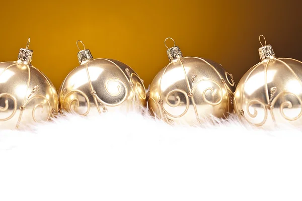 Weihnachten vintern kugel weihnachtsbaum schnee guld — Stockfoto