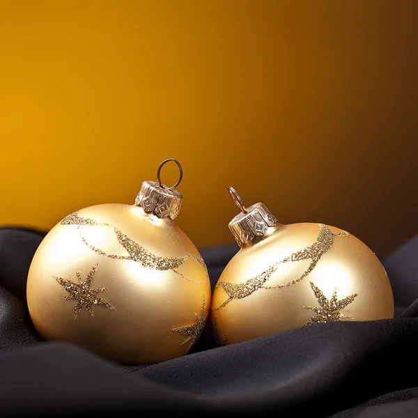 Weihnachten winter kugel weihnachtsbaum seide samt stoff gold — Stok Foto