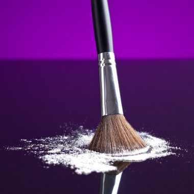 pinsel puder manikür kosmetikerin make up schminken