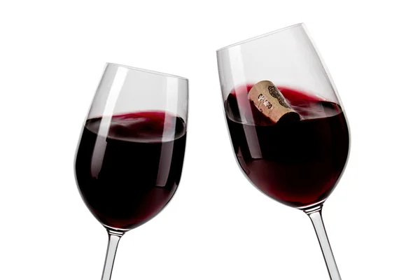 Rotweingläser mit Korken — Stockfoto