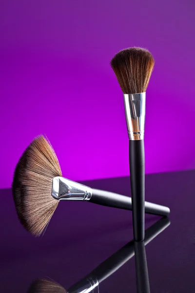 Pinsel puder paleta kosmetikerin conforman schminken — Stok fotoğraf