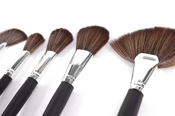 Pinsel puder palett kosmetikerin göra upp schminken — Stockfoto