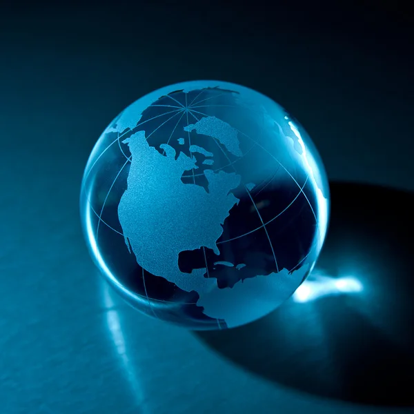 Globus erdball geo karte glas kristal biologich licht Blau — Foto de Stock
