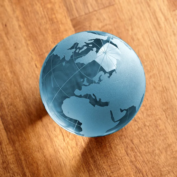 Globus erdball geo karte glas kristal natur öko blatt holz blau — Stock fotografie