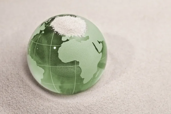 Globus erdball geo karte glas kristal Grün sand sahra wüste — Stockfoto