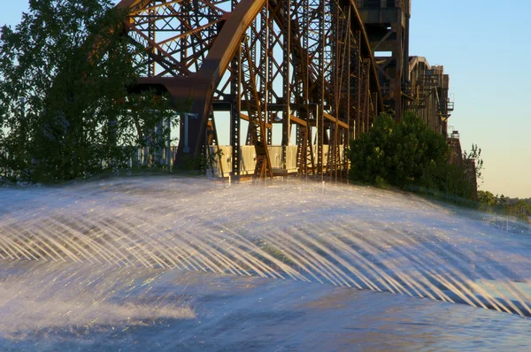 Régi gyalogos híd — Stock Fotó