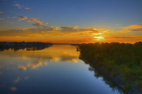 Sungai matahari terbit — Stok Foto