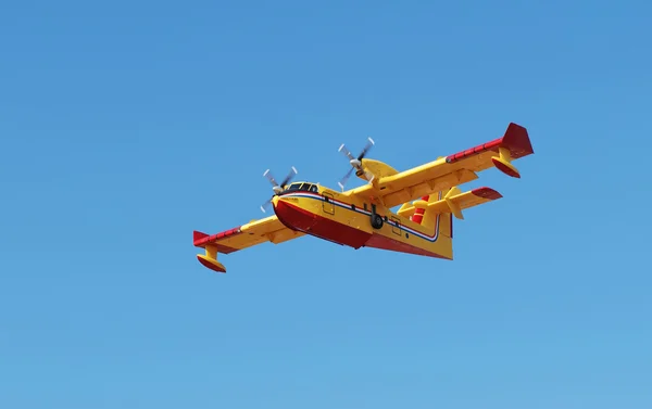 Пожарный самолет — стоковое фото