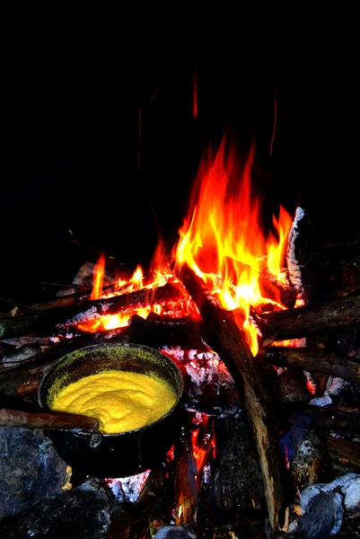 Stock image Hominy - traditional food at camp fire