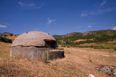 Arnavutluk'ta yaşlı sığınak